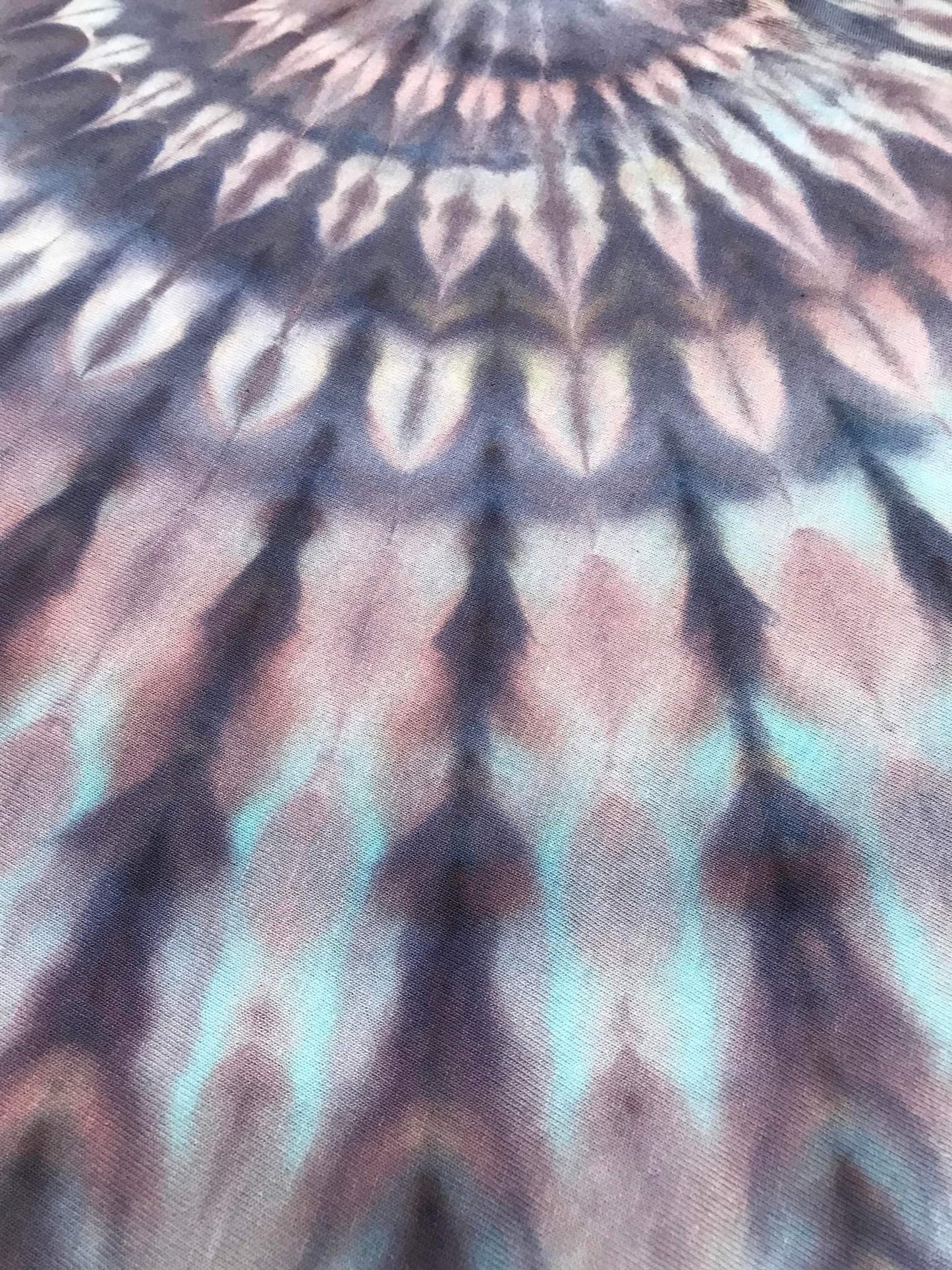 Incline fan fold, dye under ice. Photo credit: Scott Walker, Rad Dyes.